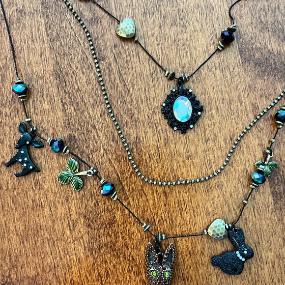 Betsy Johnson Necklace - Picture 2 of 3